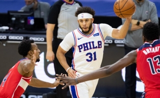 Apie teigiamą COVID-19 testą S.Curry sužinojo per rungtynes, "76ers" – izoliacijoje