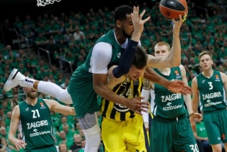 "Barceloną" paliks Daviesas, jį Šaro kompanijoje keis čekas Vesely