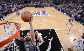 Trigubą dublį fiksavęs Sabonis baudų metimais įtvirtino pergalę prieš "Knicks"