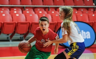 Krepšinio visuomenės diskusija: ar mergaitės gali žaisti kartu su berniukais