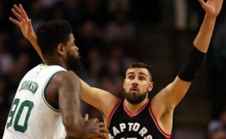 "Raptors" iškovojo itin svarbią pergalę, J.Valančiūnas vėl atkovojo 10 kamuolių