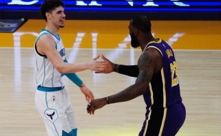 LaMelo pirmą kartą metė iššūkį "Lakers", bet paskutinis juokėsi LeBronas (rezultatai)