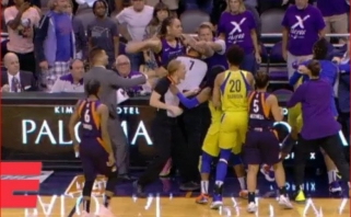 WNBA lygoje - muštynės: iš rungtynių išvarytos šešios krepšininkės