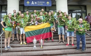 Kurtieji apie taivaniečių kiaulystę: būtume žinoję - būtume nulipę nuo pakylos