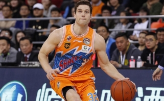 Kinijoje tiesiog siautėjęs J.Fredette'as grįžta į NBA