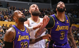 Svajonių scenarijus pildosi? Valančiūnas gali apsivilkti "Lakers" aprangą